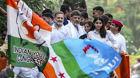INDIA bloc leaders proceed in a bus towards the Supreme Court