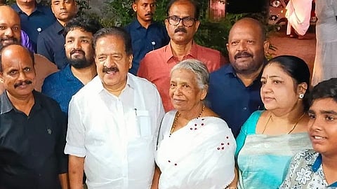 Chennithala with Sunil Kumar Family