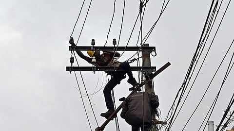 Eloor 11KV Power Line Snaps