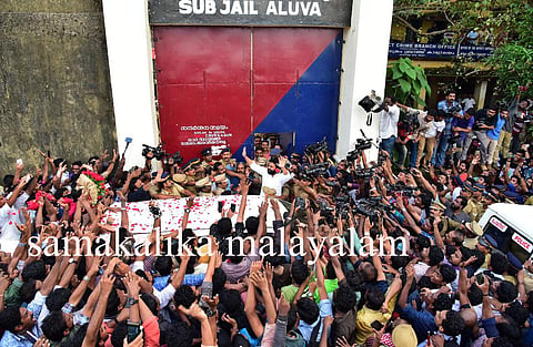 ജയിലിന് പുറത്തെ മധുരവിതരണം കേരളം മുന്പും കണ്ടിട്ടുണ്ട്; നാം ഒരു തോറ്റ ജനതയാണ്