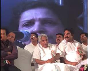 "എന്റേം മക്കള്ടേം കണ്ണീര് ആരൊപ്പും..?"; ഉമ്മന്ചാണ്ടിയെ വേദിയിലിരുത്തി ഭാര്യ മറിയാമ്മയുടെ പ്രസംഗം
