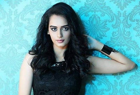 മാനുഷി കാത്തിരിക്കുന്നത് അമീറിന്റ വിളി; അമീര് ഖാന്റെ നായികയാവാനാണ് ആഗ്രഹിക്കുന്നെന്ന് ലോകസുന്ദരി