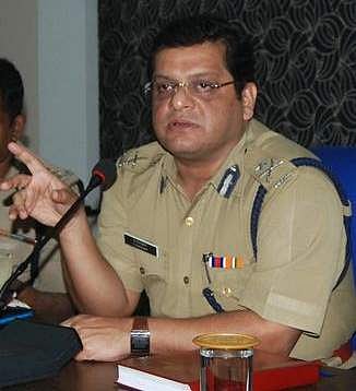 പത്മകുമാര് "മാന്യന് ചമയുന്ന ആട്ടിന്തോലിട്ട ചെന്നായ്"