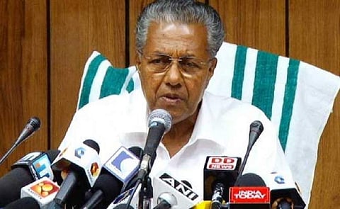 ഓഖി ചുഴലിക്കാറ്റ് : 400 പേരെ രക്ഷപ്പെടുത്തി ; മരിച്ചവരുടെ കുടുംബത്തിന് 10 ലക്ഷം രൂപ നഷ്ടപരിഹാരം നല്കുമെന്ന് മുഖ്യമന്ത്രി