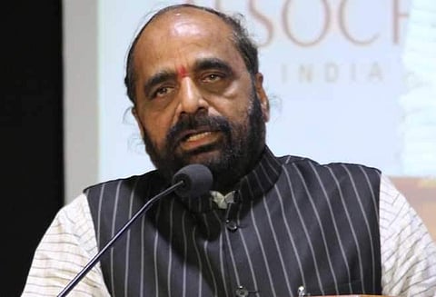 ജനാധിപത്യത്തില് വിശ്വാസമില്ലെങ്കില് പോയി നക്സലൈറ്റാകൂ, ഞങ്ങള് വെടിവെച്ചുകൊന്നോളാം ; ഡോക്ടര്മാരോട് കേന്ദ്രമന്ത്രി