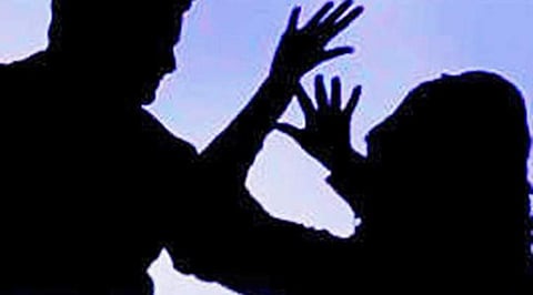 വരന് പുരുഷത്വമില്ലെന്ന് ആദ്യരാത്രിയില് വധു; ഭാര്യയെ പൊതിരെത്തല്ലി ഭര്ത്താവ്