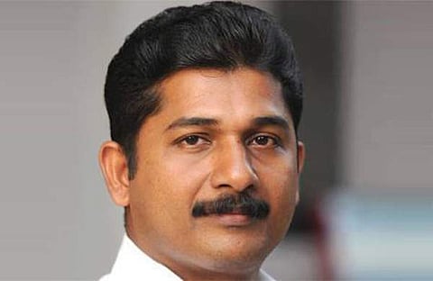 കേരളത്തിലെ കോണ്ഗ്രസിന്റെ ചരിത്രം നിറയെ ചോര മാത്രമാണുള്ളത്; മറുപടിയുമായി എം സ്വരാജ്