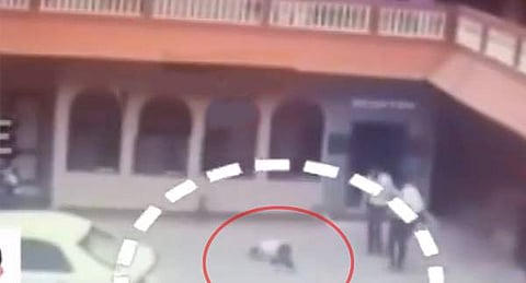 സഹപാഠികള് ജാതിപ്പേര് വിളിച്ചു: ആത്മഹത്യക്ക് ശ്രമിച്ച വിദ്യാര്ത്ഥിനി ഗുരുതരാവസ്ഥയില്