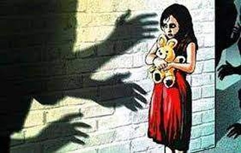 കുണ്ടറ പീഡന കേസില് മുത്തശ്ശിയെയും പ്രതിചേര്ത്തു