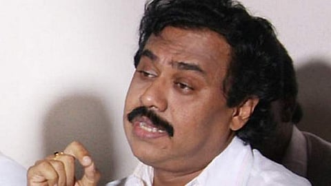 വിനയനെ വിലക്കിയ സംഭവത്തില് അമ്മയ്ക്കും ഫെഫ്കയ്ക്കും പിഴ