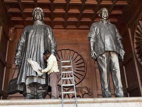 ഈ പ്രതിമ തേച്ചുമിനുക്കേണ്ടി വരുമോ?
