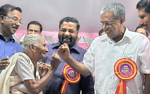 സാമൂഹ്യമാധ്യമങ്ങളില് സജീവമായി ഇടപെടുന്ന രാജ്യത്തെ മുഖ്യമന്ത്രിമാരില് മുന്നില് പിണറായി വിജയന്