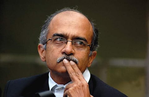 ശ്രീകൃഷ്ണന് പൂവാലനാണെന്ന പരാമര്ശം; ഒടുവില് മാപ്പ് പറഞ്ഞ് പ്രശാന്ത് ഭൂഷണ്