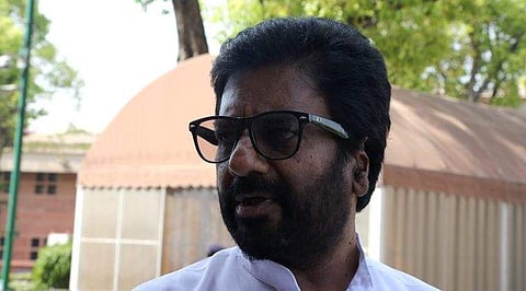 വ്യോമയാന മന്ത്രാലയം ഇടപെട്ടു; ജീവനക്കാരനെ ചെരുപ്പുകൊണ്ടടിച്ച എംപിയുടെ വിലക്ക് നീക്കി എയര് ഇന്ത്യ