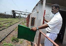 ട്രെയിനില് ഇനി പച്ചക്കൊടി കാണിക്കാന് ഗാര്ഡ് ഉണ്ടാകില്ല