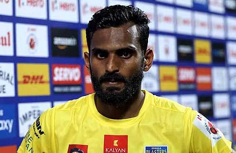 ദേശീയ ഫുട്ബോള് താരം സികെ വിനീതിനെ ജോലിയില്നിന്ന് പുറത്താക്കി