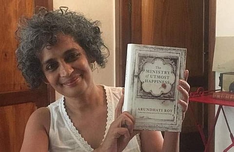 എഴുത്തുകാര് ജനപ്രിയരാവേണ്ട; അഭിപ്രായം പറയാന് ഭൂരിപക്ഷത്തെ നോക്കേണ്ടതില്ലെന്നും അരുന്ധതി റോയി