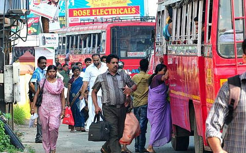 മദ്യപിച്ച് വണ്ടിയോടിക്കല്; കൊച്ചിയില് ഷാഡോ പൊലീസിന്റെ പിടിയിലായത് 24 സ്വകാര്യബസ് ജീവനക്കാര്