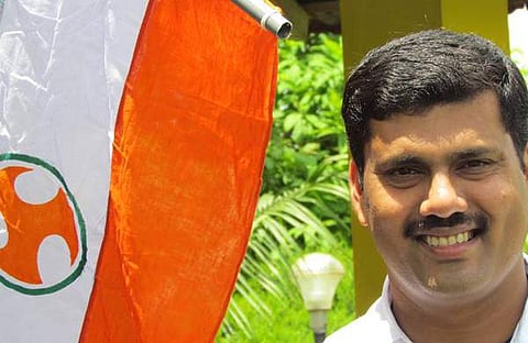 കണ്ണൂരിലെ പരസ്യ കശാപ്പ്: റിജില് മാക്കുറ്റി അടക്കം മൂന്നു പേര്ക്കു സസ്പെന്ഷന്
