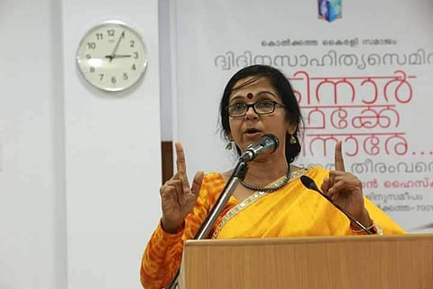 പെണ്ണുങ്ങള്ക്ക് മൂത്രപ്പുരയില്ലാത്ത രാജ്യത്താണോ ഗര്ഭരക്ഷാ നിയമങ്ങള്; ശാരദക്കുട്ടി