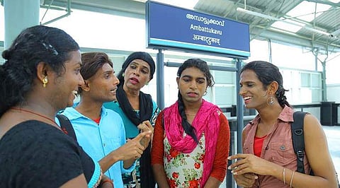 ഭിന്നലിംഗക്കാര് കൊച്ചി മെട്രോയിലെ ജോലി ഉപേക്ഷിക്കുന്നു