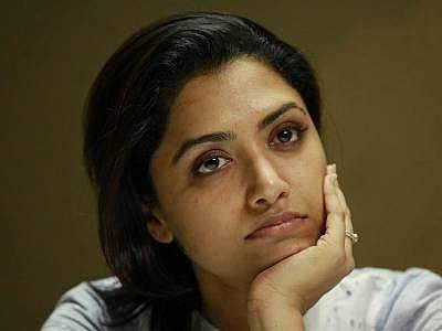 നാലു ചുവരുകള്ക്കുള്ളില് പറഞ്ഞു തീര്ക്കേണ്ട വിഷയമാണ് നാടിനെ ഞെട്ടിച്ച പ്രശ്മായി മാറിയതെന്ന് മംമ്ത മോഹന്ദാസ്