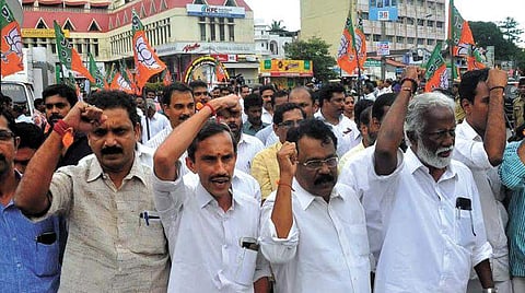 മെഡിക്കല് കോളേജ് അഴിമതി: റിപ്പോര്ട്ടിലുള്ളതെല്ലാം വസ്തുത, സ്ഥിരീകരിച്ച് കമ്മീഷന്,ഊഹാപോഹമെന്ന് കുമ്മനം
