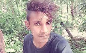 വിനായകന്റെ മരണത്തില് പ്രതിഷേധിച്ച് പോണ്ടിച്ചേരി സര്വ്വകലാശാലയിലെ വിദ്യാര്ത്ഥികള് പിണറായിയുടെ കോലം കത്തിച്ചു