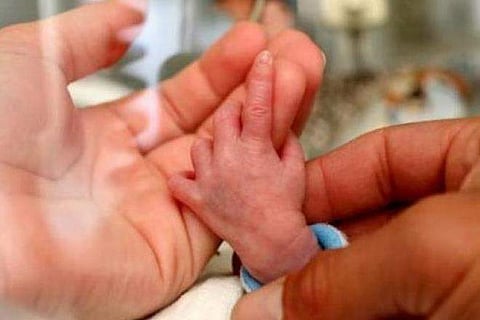 ഡെല്ഹിയിലെ സര്ക്കാര് ആശുപത്രിയിലും നവജാതശിശു ഓക്സിജന് കിട്ടാതെ മരിച്ചു