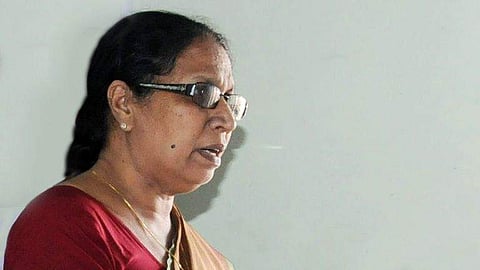 പി.സി ജോര്ജിനെതിരെ കേസെടുത്തതിന് പിന്നാലെ വനിതാ കമ്മീഷന് വധഭീഷണി; മനുഷ്യ വിസര്ജ്യം വരെ പാക്ക് ചെയ്ത് അയക്കുന്നുവെന്ന് എം.സി ജോസഫൈന്
