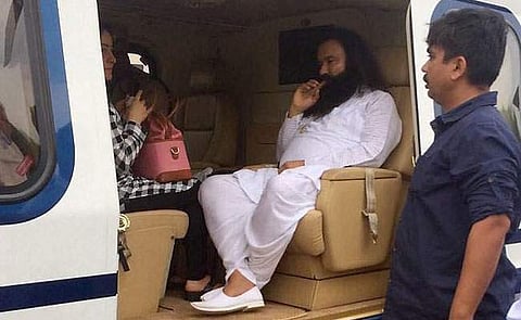 പീഡന കേസില് ശിക്ഷ വിധിച്ച അതേ കോടതിക്ക് മുന്നില് ഗുര്മീത് വീണ്ടും; ഇത്തവണ രണ്ട് കൊലപാതക കേസുകളിലെ വിചാരണ