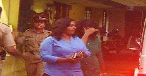 യുവതികളുടെ വാദം പൊളിയുന്നു: ടാക്സി ഡ്രൈവറെ ക്രൂരമായി മര്ദ്ദിക്കുന്ന ദൃശ്യങ്ങള് പുറത്ത്