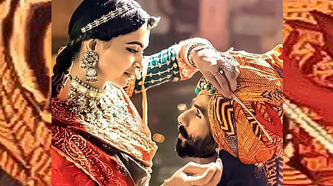 പത്മാവദിന്റെ വിലക്ക് നീക്കി ; സെന്സര്ബോര്ഡ് അംഗീകാരം നല്കിയ സിനിമകള് വിലക്കാന് സംസ്ഥാനങ്ങള്ക്ക് അധികാരമില്ലെന്ന് സുപ്രീംകോടതി