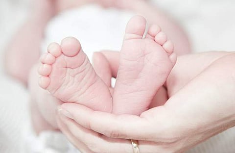 ഭര്ത്താവിനെ ചികില്സിക്കാന് പണമില്ല ; അമ്മ 15 ദിവസം പ്രായമുള്ള കുഞ്ഞിനെ വിറ്റു