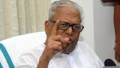മുതിര്ന്ന പൗരന്മാരെ എഴുതി തള്ളേണ്ട ; സമൂഹത്തിലെ ഇച്ഛാശക്തിയായി അവര് മാറുമെന്ന് വിഎസ്