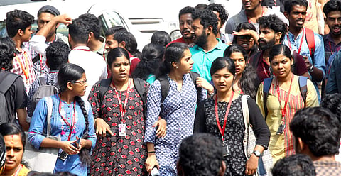 ചലച്ചിത്ര മേളയുടെ ഡെലിഗേറ്റ് ഫീസ് 2000 രൂപയാക്കി, സമഗ്ര സംഭാവനയ്ക്ക് ഇത്തവണ പുരസ്കാരമില്ല