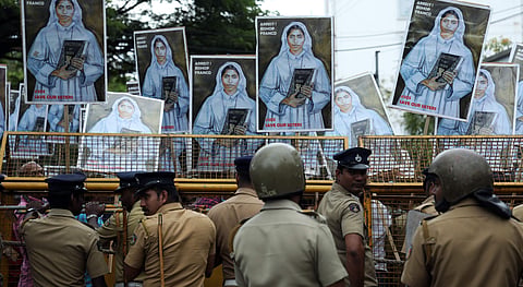 ചുംബനം മുതല് തിരുവസ്ത്രം വരെസ്ത്രീകള് നയിച്ച നവസമരങ്ങള്