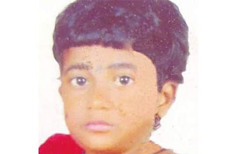 കൈകാണിച്ചിട്ടും വാഹനങ്ങള് നിര്ത്തിയില്ല, നടന്ന് തളര്ന്ന് ആശുപത്രിയിലേക്ക്; കാസര്കോഡ് ഏഴുവയസുകാരിക്ക് ദാരുണാന്ത്യം