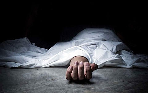 അവിഹിതമെന്ന് സംശയം; രണ്ട് വയസുകാരിയായ മകളുടെ മുന്നില് വച്ച് ഭാര്യയെ കൊലപ്പെടുത്തി; ഭര്ത്താവ് പൊലീസില് കീഴടങ്ങി