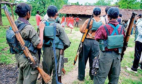 വോട്ട് ചെയ്തവരുടെ വിരല് അരിയുമെന്ന് മാവോവാദികള്; തെരഞ്ഞെടുപ്പ് മഷി മായ്ക്കാന് വഴിതേടി ജനങ്ങള്