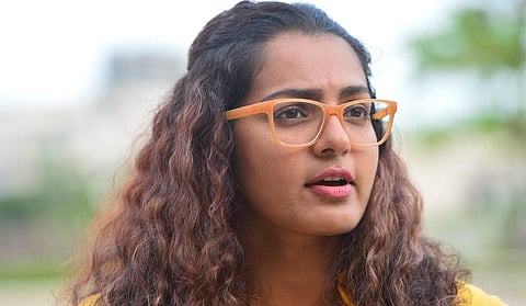 വാര്ത്തകളില് നിറഞ്ഞ് നില്ക്കാന് വേണ്ടിയല്ല സംസാരിക്കുന്നത്, അടിസ്ഥാനപരമായ അവകാശങ്ങള്ക്ക് വേണ്ടിയാണ്: പാര്വ്വതി
