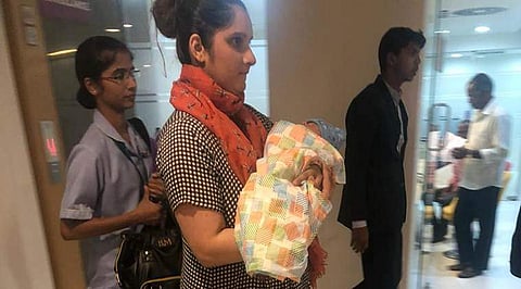 കടിഞ്ഞൂല് കണ്മണി ഇസാനെയുമെടുത്ത് സാനിയ; ചിത്രങ്ങള് വൈറല്