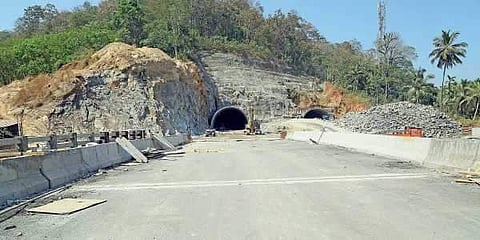 കുതിരാന് തുരങ്കത്തില് ശക്തമായ ഉറവ തുടരുന്നു: സുരക്ഷാ ഭീഷണി