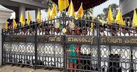 ഭാവിയില് കോടതിയുടെ നിഷ്പക്ഷത ചോദ്യം ചെയ്യപ്പെടരുത്; പിറവം പള്ളിക്കേസ് വാദം കേള്ക്കുന്നതില് നിന്ന് ജഡ്ജിമാര് പിന്മാറി