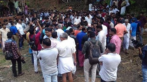 നിര്ത്തിയിട്ട ഓട്ടോയില് രണ്ട് യുവാക്കളുടെ മൃതദേഹം ; മരണകാരണം മയക്കുമരുന്നിന്റെ അമിത ഉപയോഗം ?