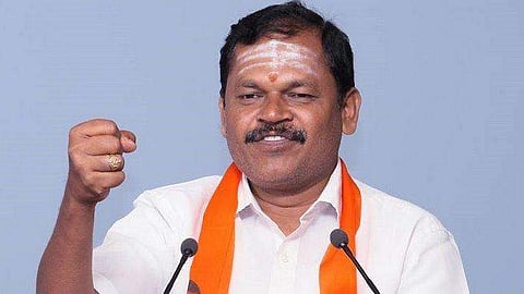 ശബരിമലയില് യുവതികളെത്തിയാല് മുസ്ലീപള്ളികളില് ഹിന്ദു യുവതികള് കയറും; പിണറായിയെ സ്ത്രീകള് തടയും; ഭീഷണിയുമായി ഹിന്ദു നേതാവ്