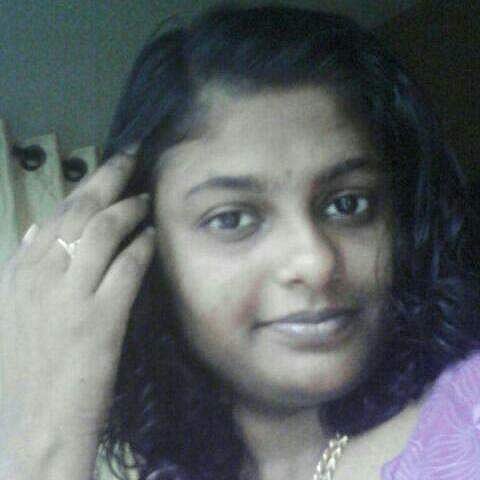 കാറ്റില് പാറുന്ന മുടിയിഴകള്