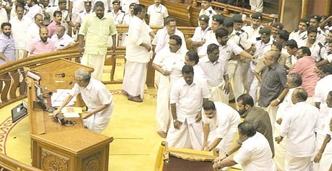 നിയമസഭ കയ്യാങ്കളി കേസ് പിന്വലിക്കാന് സര്ക്കാര് ഉത്തരവ്; ന്യായീകരിക്കാനാവില്ലെന്ന് കേരള കോണ്ഗ്രസ്