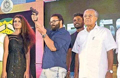 മുഖ്യമന്ത്രിക്ക് ഇരട്ടച്ചങ്കെന്ന് ജയസൂര്യ, സദസില് നിലയ്ക്കാത്ത കരഘോഷം