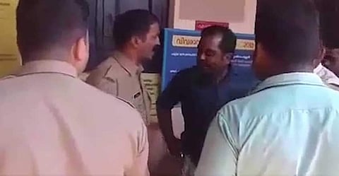 ലീഗ് പ്രവര്ത്തകരെ സ്റ്റേഷനില് നിന്നും ബലമായി മോചിപ്പിച്ച സംഭവം : ആറ് പൊലീസുകാര്ക്ക് സസ്പെന്ഷന്